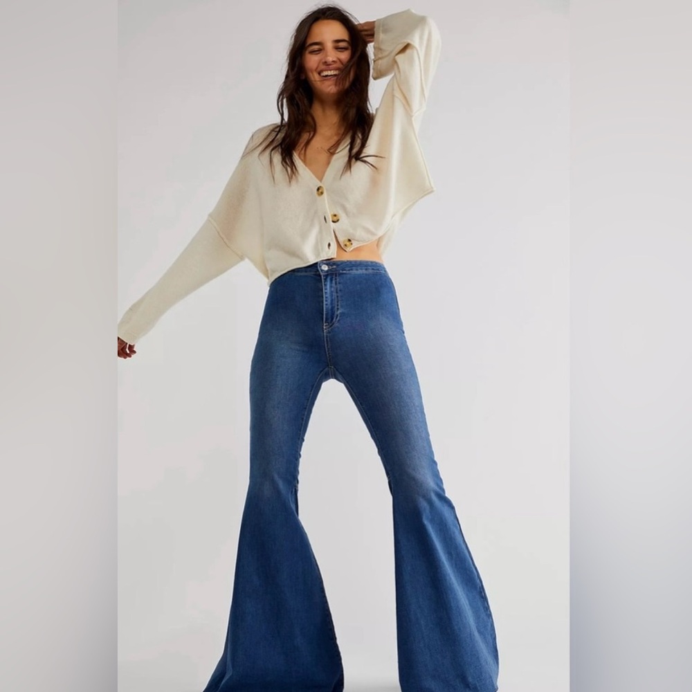 Free People Just Float on Flare Jeans in size 25 Short